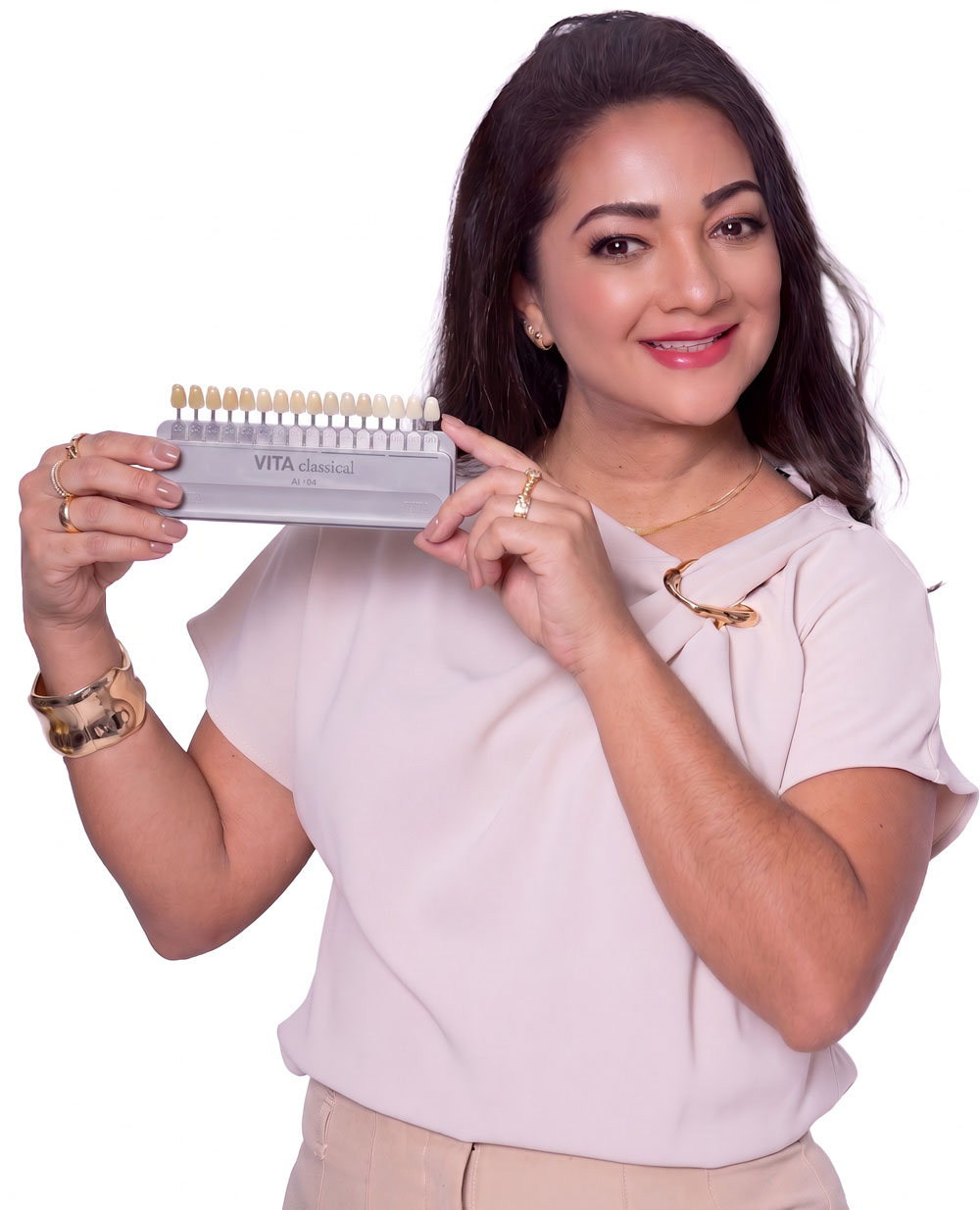 Dra. Daiane Carvalho, dentista na Barra Funda, em atendimento de clareamento dental